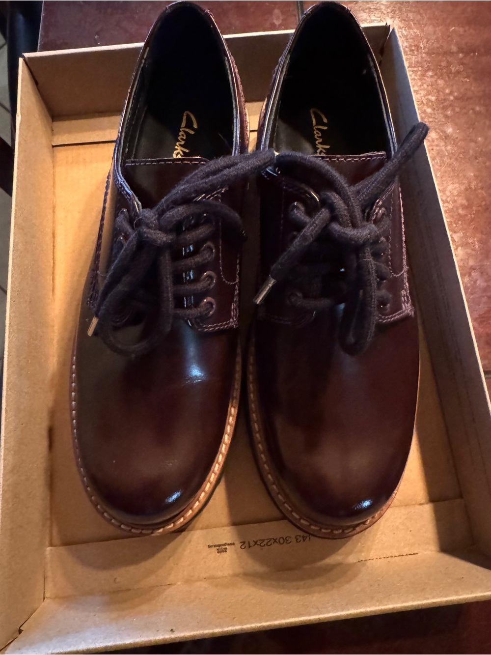 Clarks Women’s burgundy Leather Oxfords with Black Laces